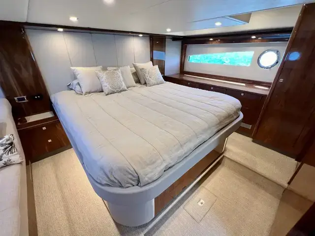 Riviera 5400 Sport Yacht