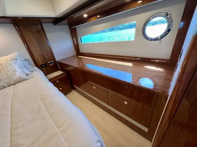 Riviera 5400 Sport Yacht