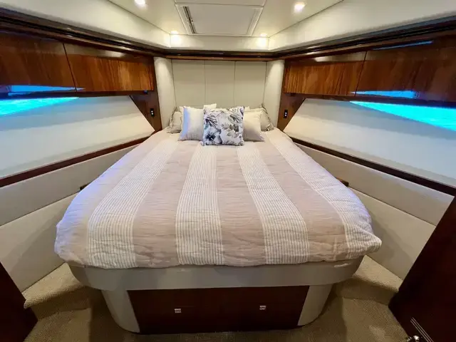 Riviera 5400 Sport Yacht