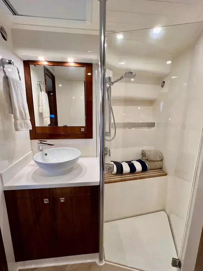 2019 Riviera 5400 sport yacht