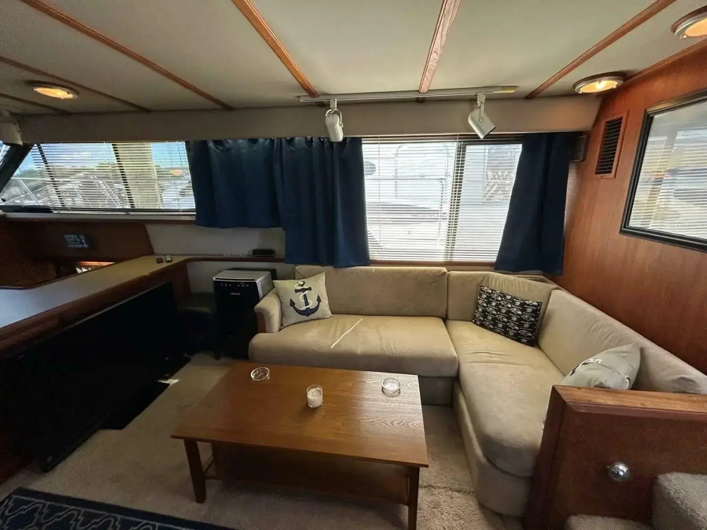 1988 Carver 4207 aft cabin motoryacht