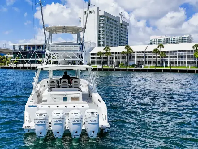 Boston Whaler 420 Outrage