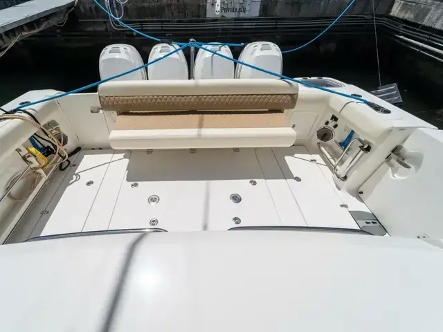 Boston Whaler 420 Outrage