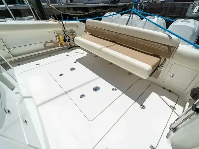 Boston Whaler 420 Outrage