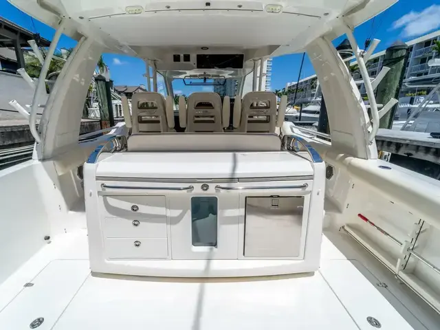 Boston Whaler 420 Outrage