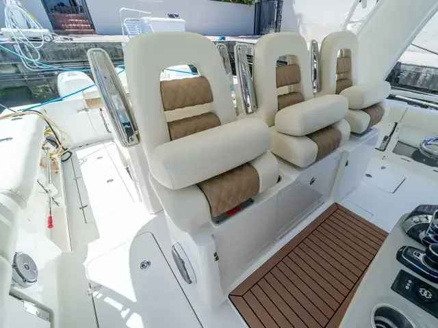 Boston Whaler 420 Outrage