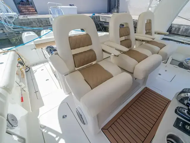 Boston Whaler 420 Outrage