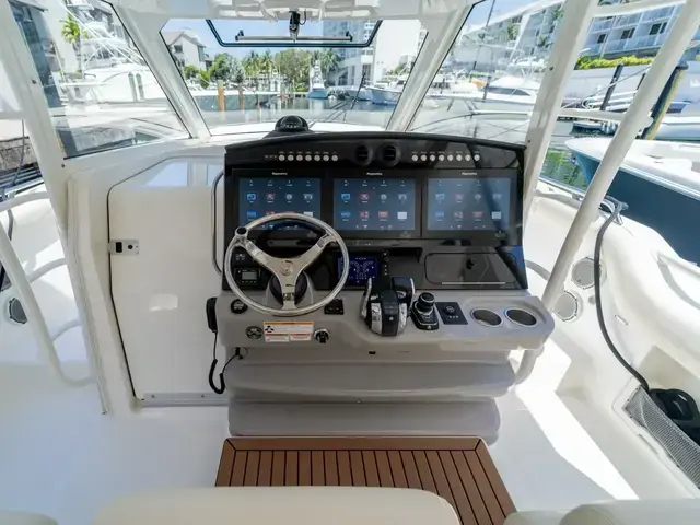 Boston Whaler 420 Outrage