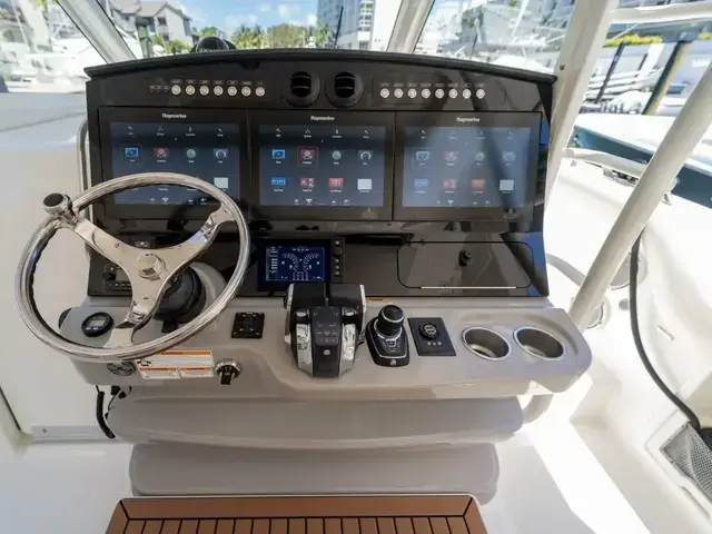 Boston Whaler 420 Outrage