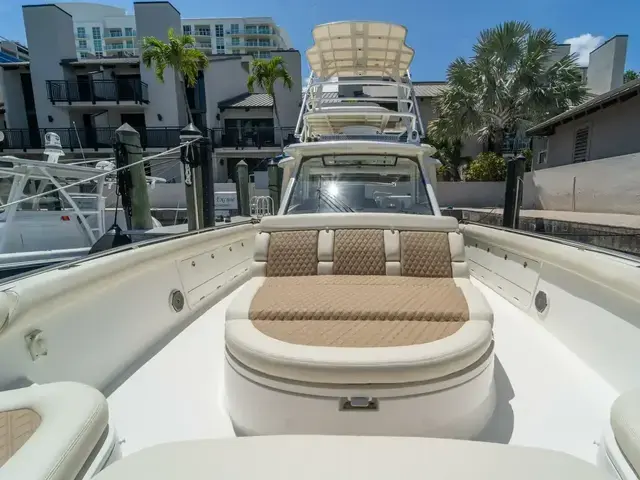 Boston Whaler 420 Outrage