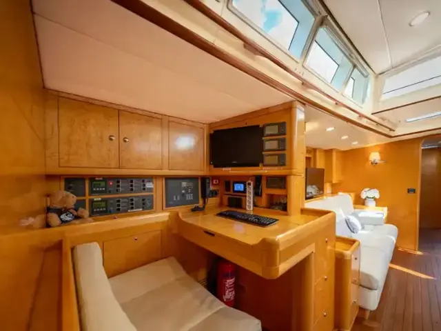 DEVONPORT YACHTS Thomas Custom 67