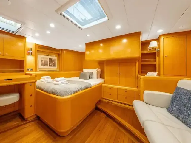 DEVONPORT YACHTS Thomas Custom 67