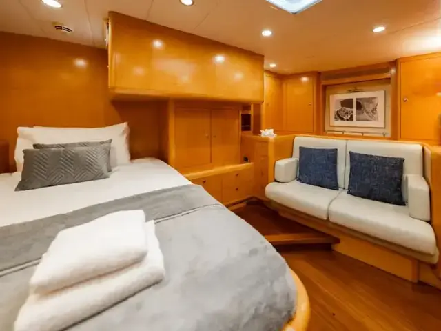 DEVONPORT YACHTS Thomas Custom 67