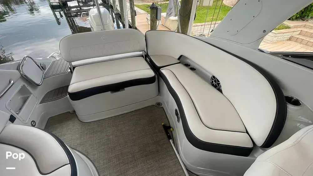 2020 Crownline e255xs