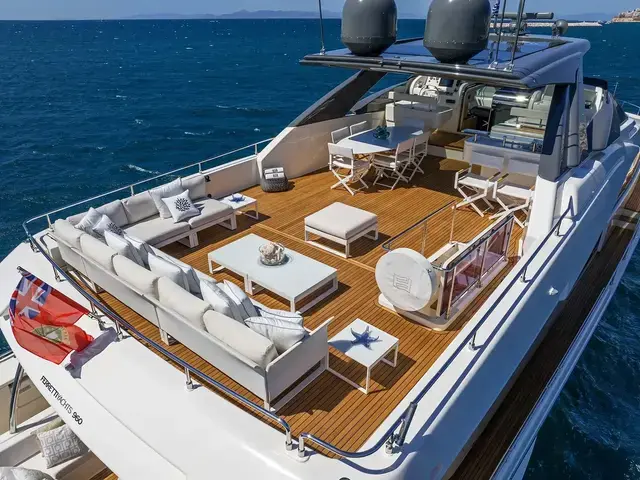 Ferretti Yachts 960