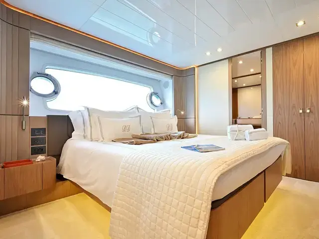 Ferretti Yachts 960