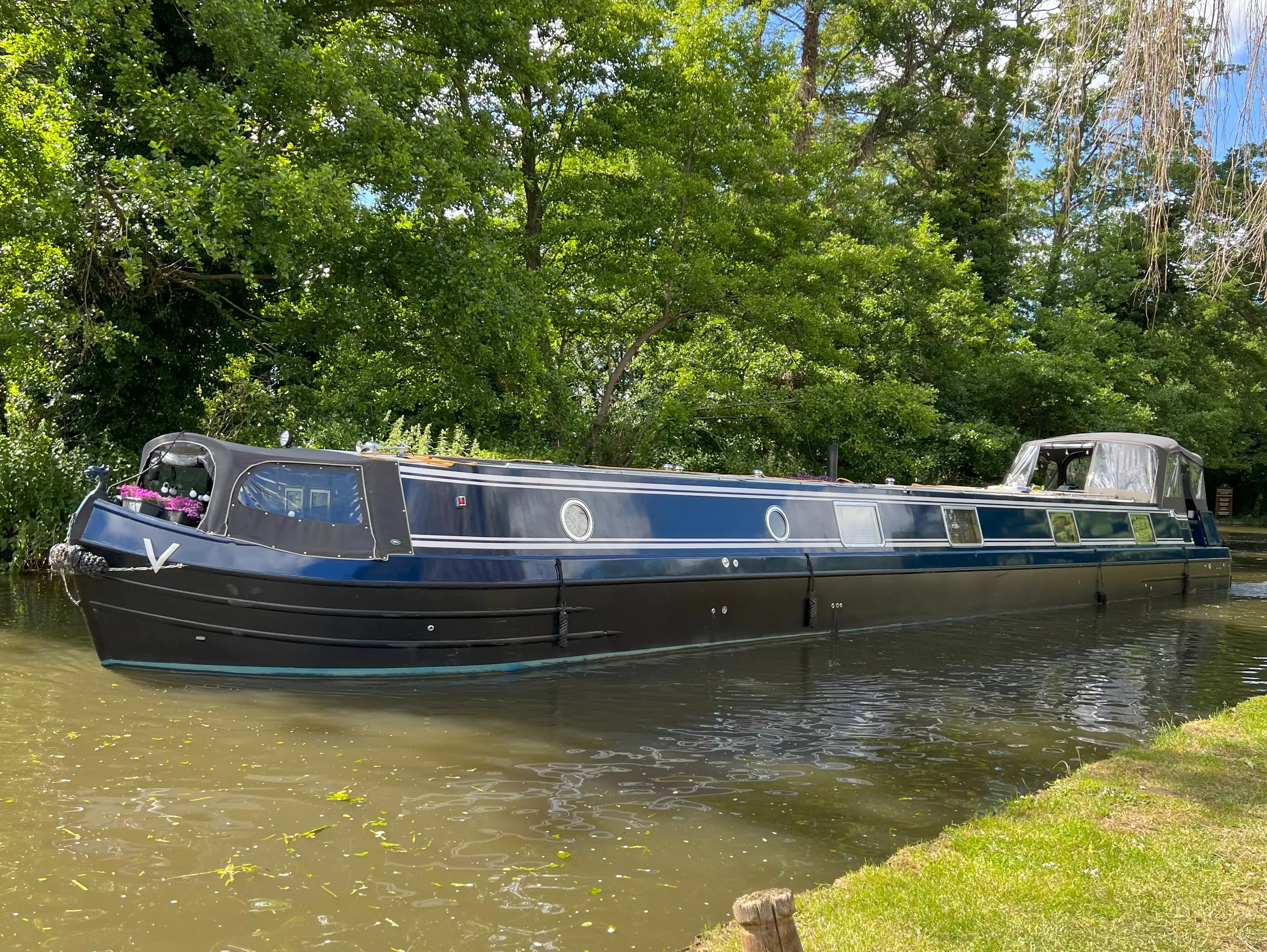 Viking Canal Boats 70' x 12'6'' Widebeam