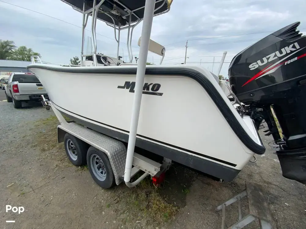 2004 Mako 212