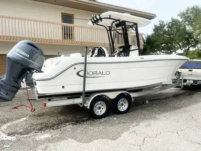 Robalo R242