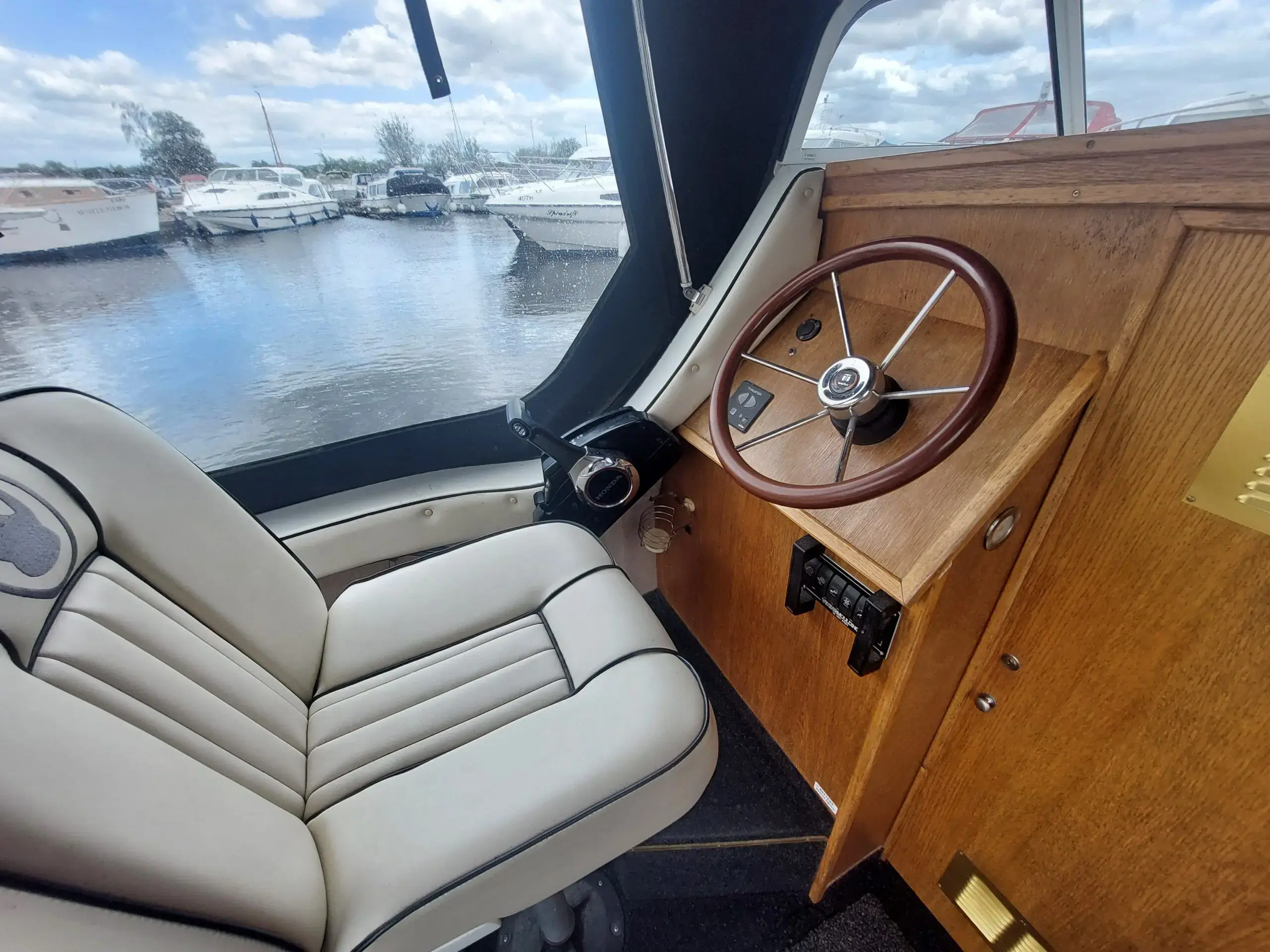 2012 Viking 215