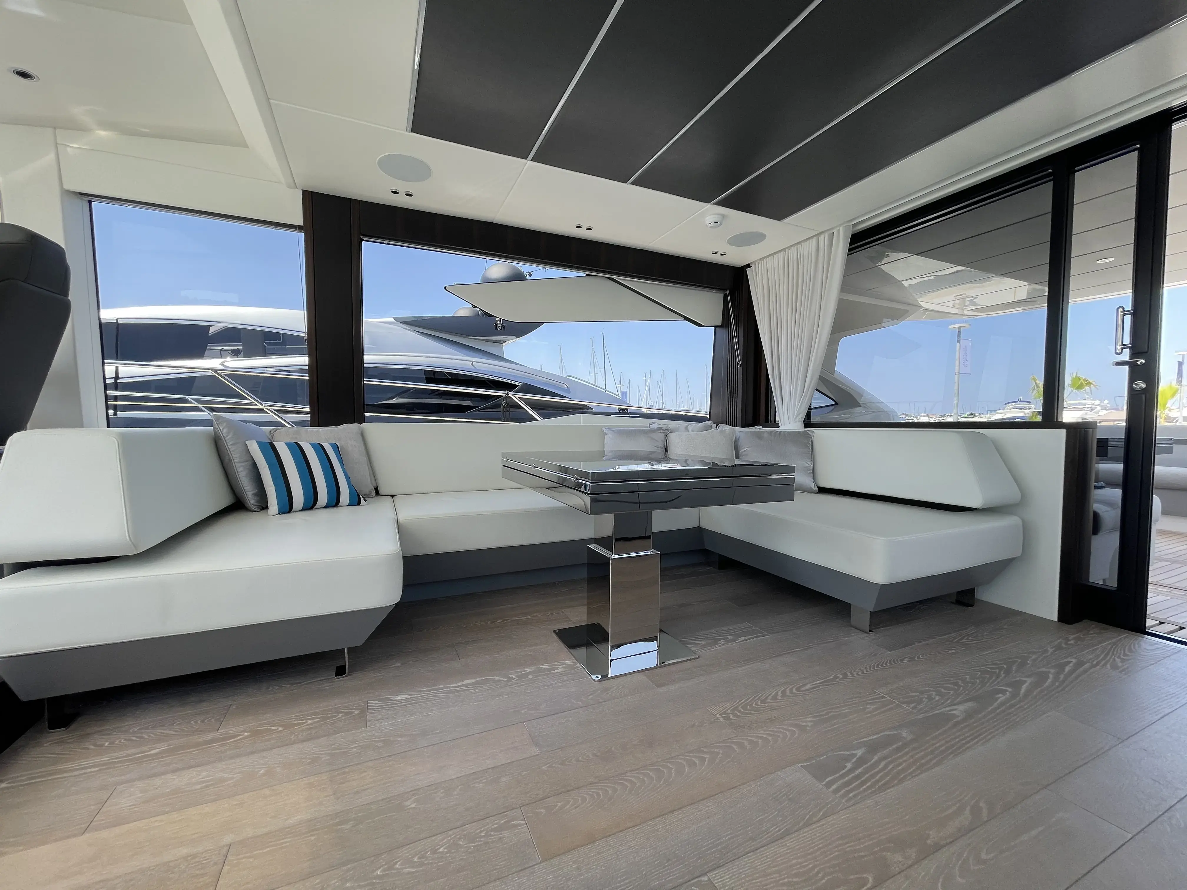 2021 Sunseeker 74 sportyacht