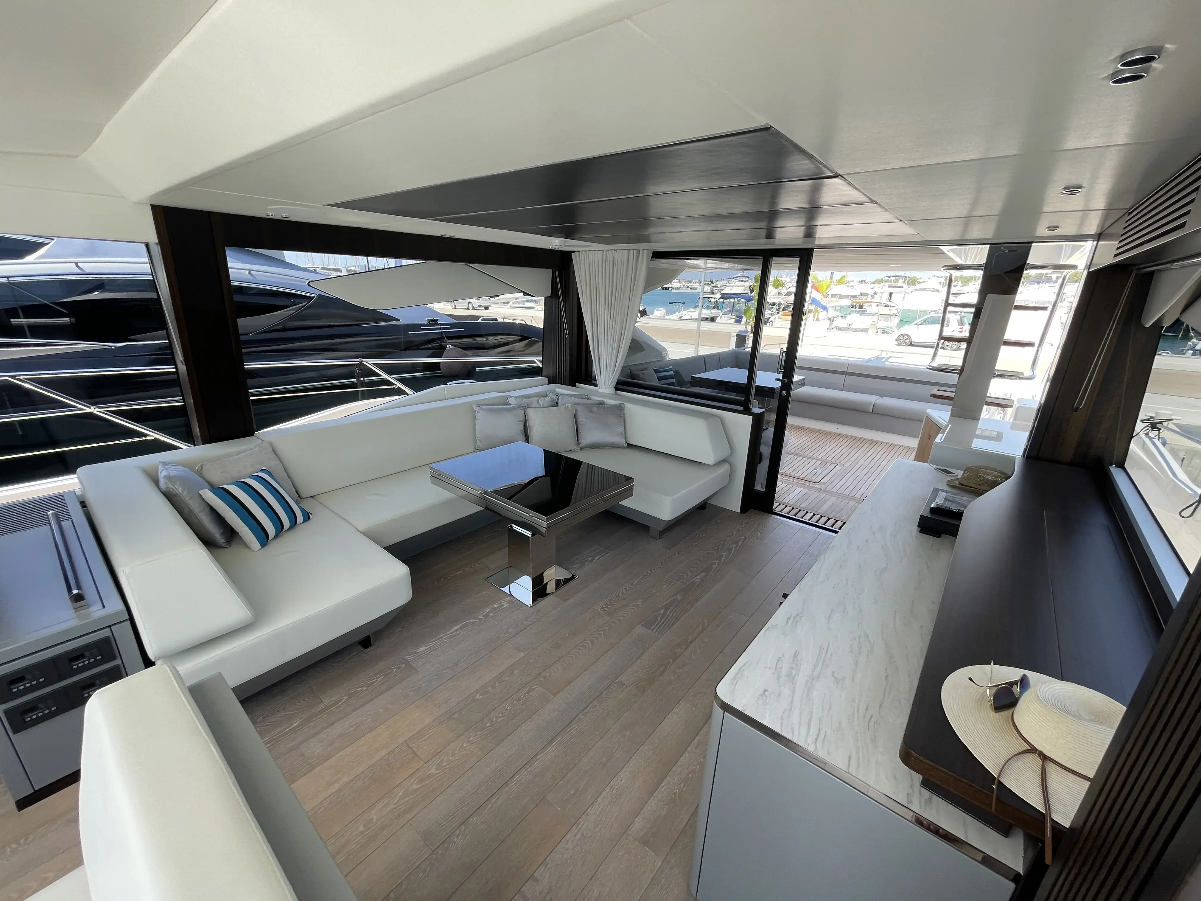 2021 Sunseeker 74 sportyacht