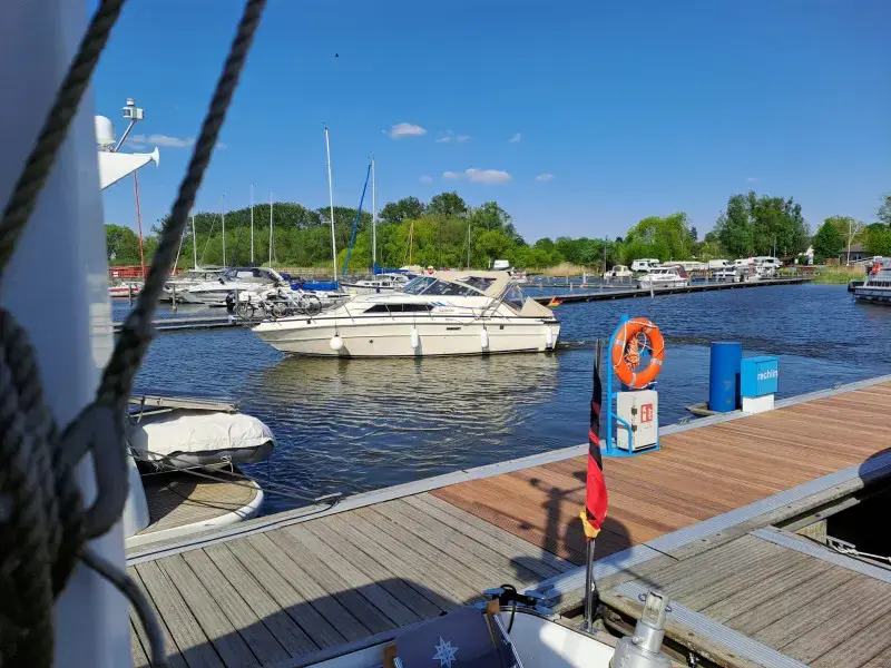 1980 Sea Ray 300 express cruiser