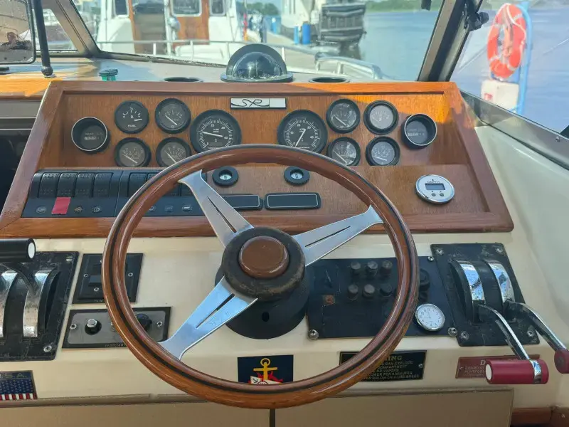 1980 Sea Ray 300 express cruiser