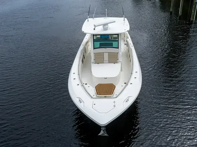 Boston Whaler 370 Outrage