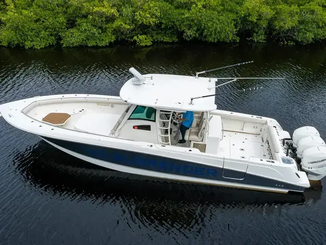 Boston Whaler 370 Outrage