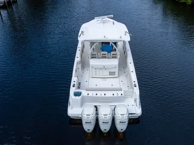 Boston Whaler 370 Outrage