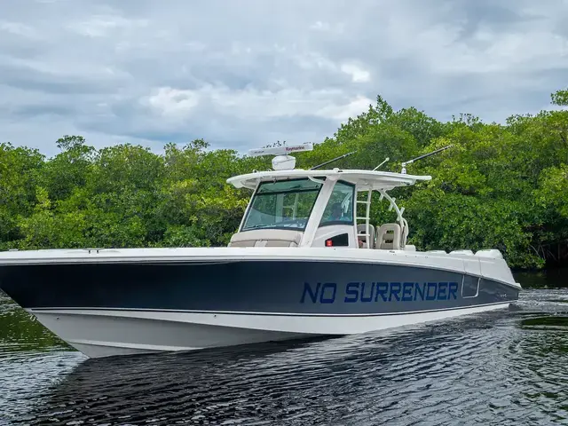 Boston Whaler 370 Outrage