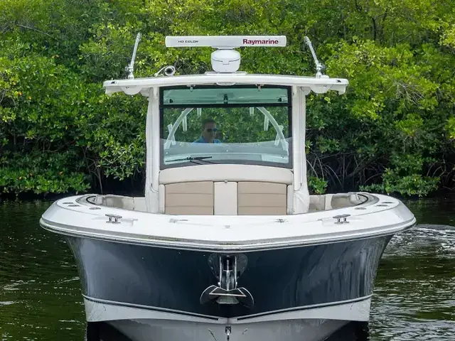 Boston Whaler 370 Outrage