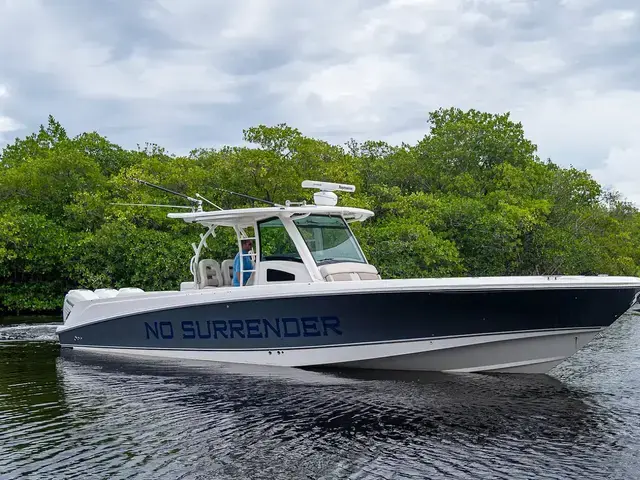 Boston Whaler 370 Outrage