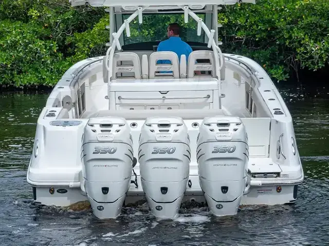 Boston Whaler 370 Outrage