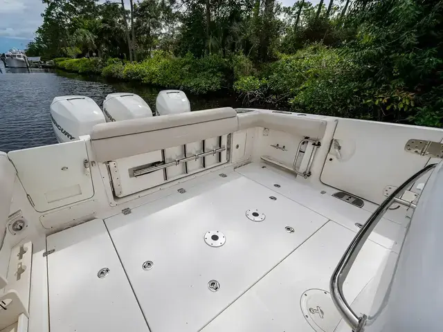 Boston Whaler 370 Outrage