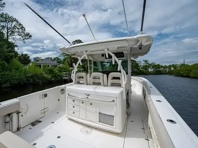 Boston Whaler 370 Outrage