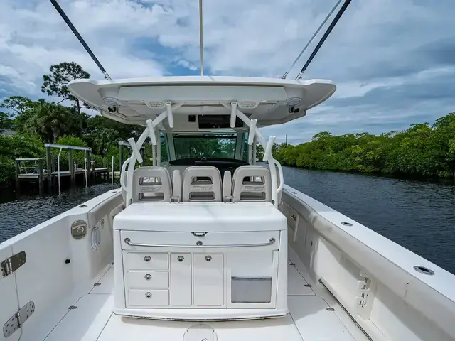 Boston Whaler 370 Outrage