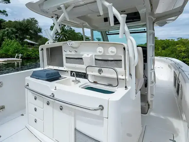 Boston Whaler 370 Outrage