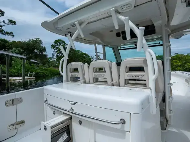 Boston Whaler 370 Outrage