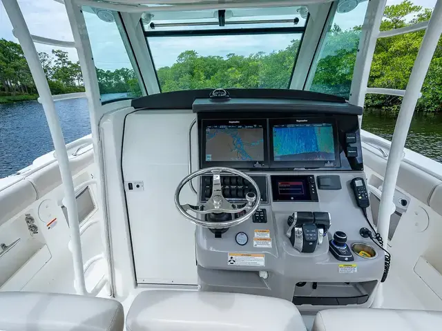 Boston Whaler 370 Outrage