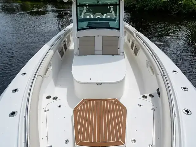 Boston Whaler 370 Outrage