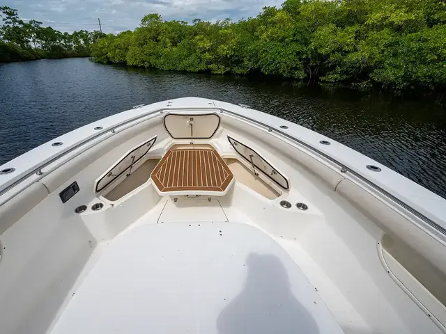 Boston Whaler 370 Outrage