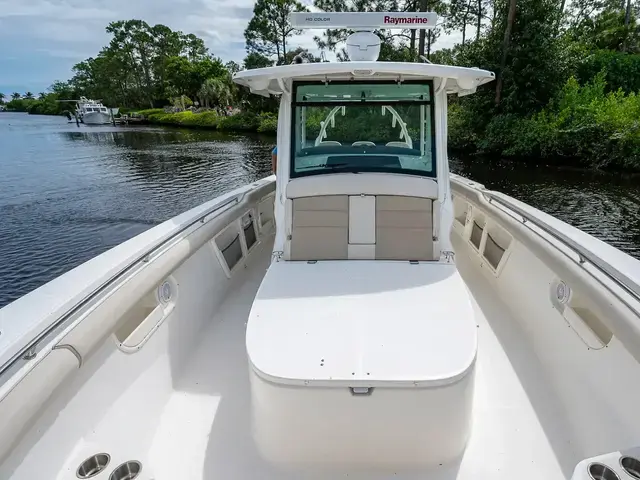 Boston Whaler 370 Outrage