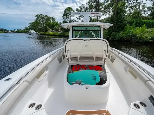 Boston Whaler 370 Outrage