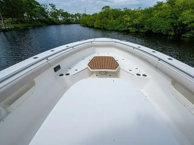 Boston Whaler 370 Outrage