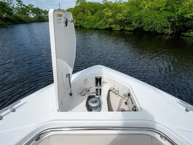 Boston Whaler 370 Outrage