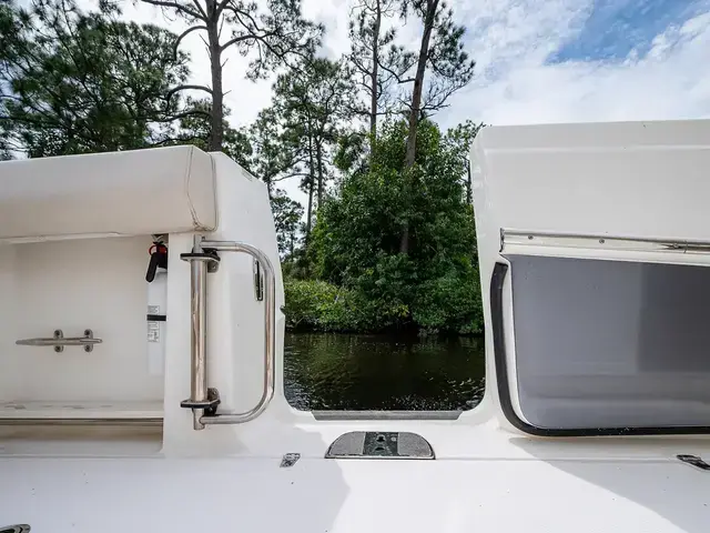 Boston Whaler 370 Outrage