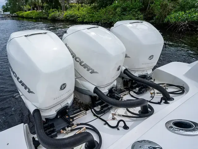 Boston Whaler 370 Outrage