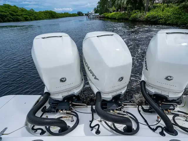 Boston Whaler 370 Outrage